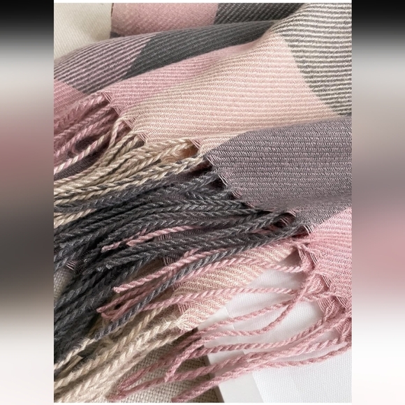 Verdusa Women's Multi-Color Long Shawl Grid Winter Warm Scarf - Picture 4 of 4